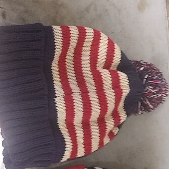 Winter hats - Picture 3 of 4